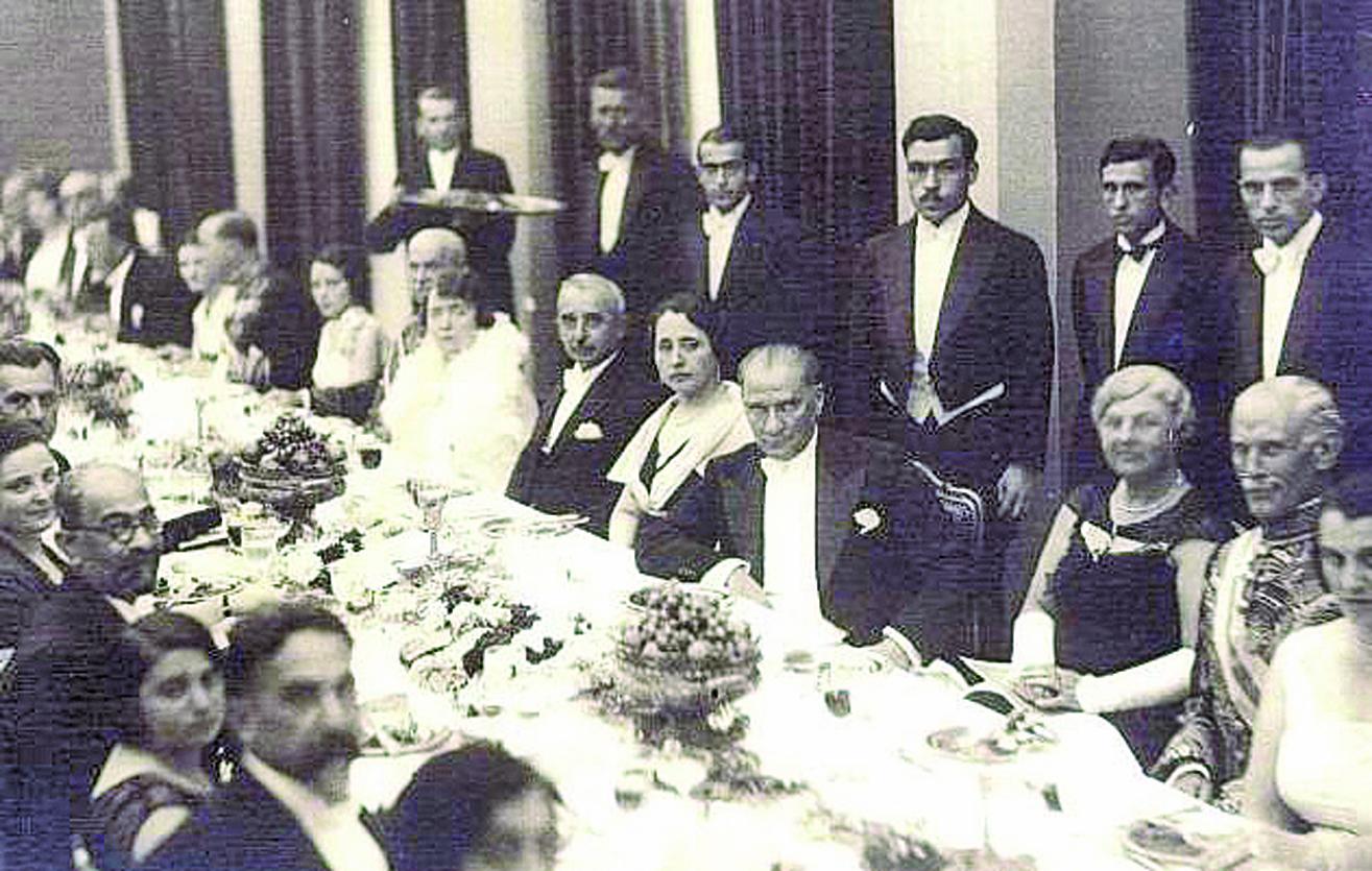 ATATÜRK�ÜN SEVDİĞİ YEMEKLER VE SOFRA HALİ